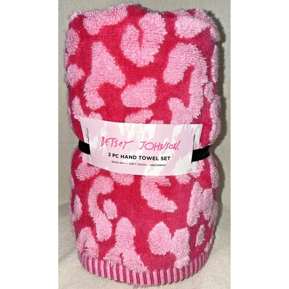 NEW Betsey Johnson 2 Pc Hand Towel Set Pink Heart 100% Cotton